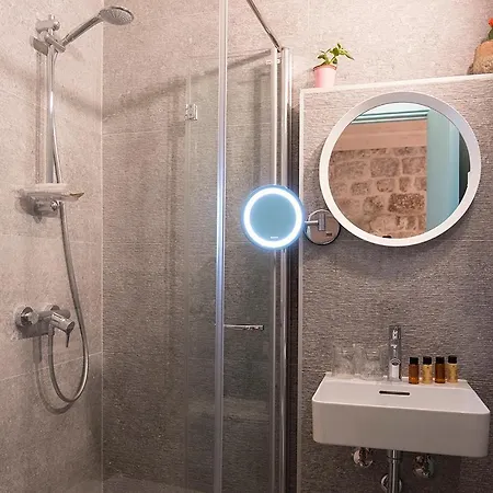 Gostinjska kuća Auroom *